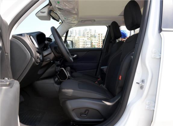 自由侠 2016款 2.0L 自动四驱75周年致敬版 车厢座椅   前排空间