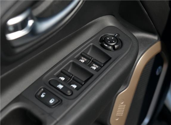 自由侠 2016款 2.0L 自动四驱75周年致敬版 车厢座椅   门窗控制
