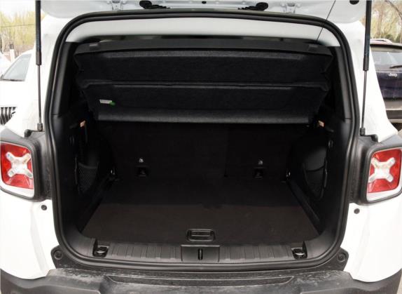 自由侠 2017款  180TS 自动四驱全能敞篷版 车厢座椅   后备厢