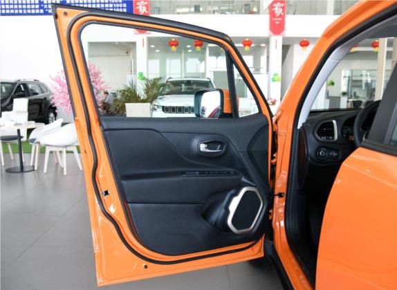 自由侠 2017款 180T 手动动能版 车厢座椅   前门板