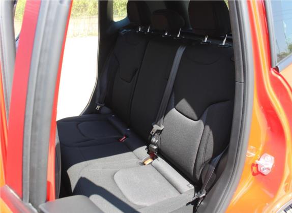 自由侠 2017款 180T 自动动能版+ 车厢座椅   后排空间