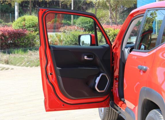 自由侠 2017款 180T 自动动能版+ 车厢座椅   前门板