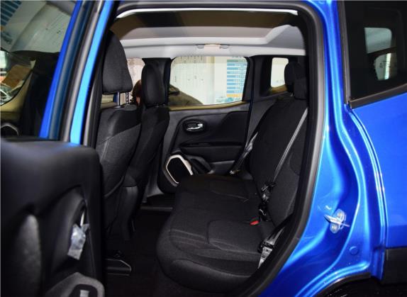 自由侠 2017款 180T 自动高能版 车厢座椅   后排空间