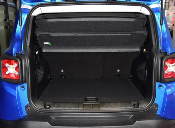 自由侠 2017款 180T 自动高能版 车厢座椅   后备厢