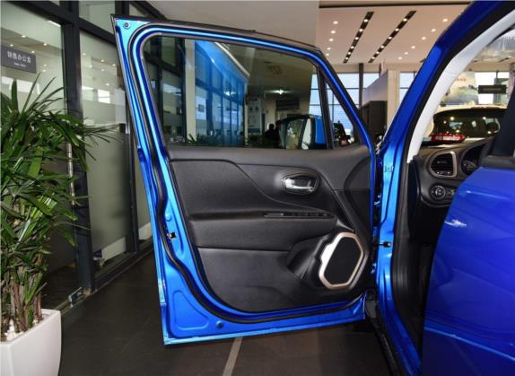 自由侠 2017款 180T 自动高能版 车厢座椅   前门板