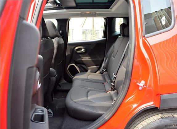 自由侠 2017款  180T 自动劲能版 车厢座椅   后排空间