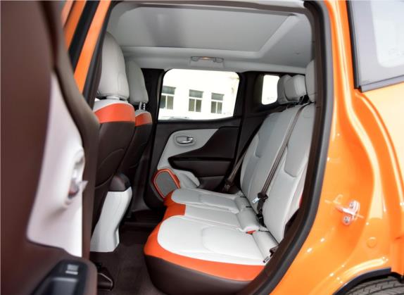自由侠 2017款 180T 自动智能版 车厢座椅   后排空间