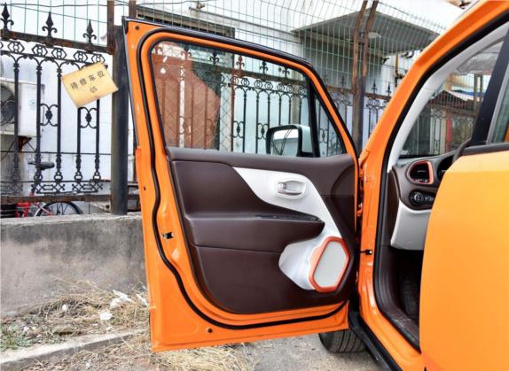 自由侠 2017款 180T 自动智能版 车厢座椅   前门板