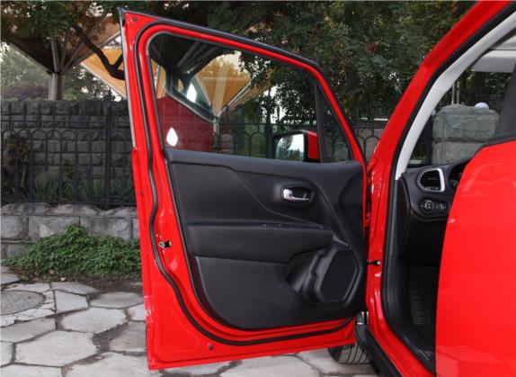 自由侠 2019款 220T 自动领先版 车厢座椅   前门板