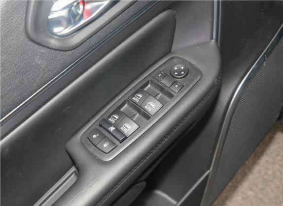 大指挥官 2018款 2.0T 四驱悦享版 国V 车厢座椅   门窗控制