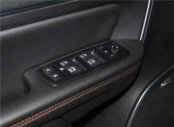 大指挥官 2018款 2.0T 四驱智享版 国VI 车厢座椅   门窗控制