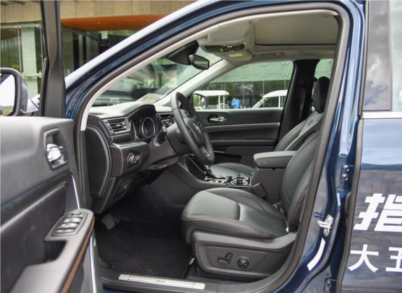 指挥官 2018款 2.0T 四驱智享版 国V 车厢座椅   前排空间