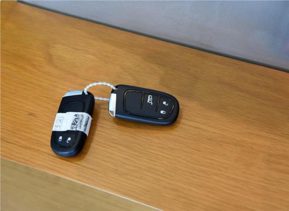 指挥官 2018款 2.0T 两驱进享版 国V 其他细节类   钥匙