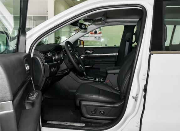 指挥官 2018款 2.0T 四驱臻享版 国V 车厢座椅   前排空间