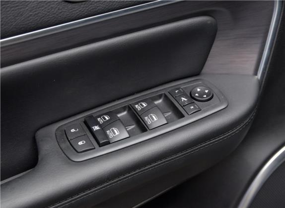 指挥官 2018款 2.0T 四驱智享版 国VI 车厢座椅   门窗控制