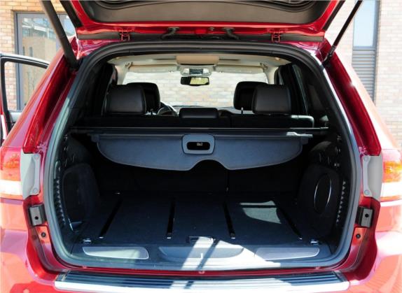 大切诺基 SRT 2012款 6.4L SRT8 车厢座椅   后备厢