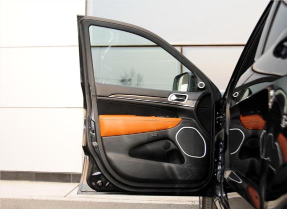 大切诺基 SRT 2014款 6.4L SRT8 车厢座椅   前门板