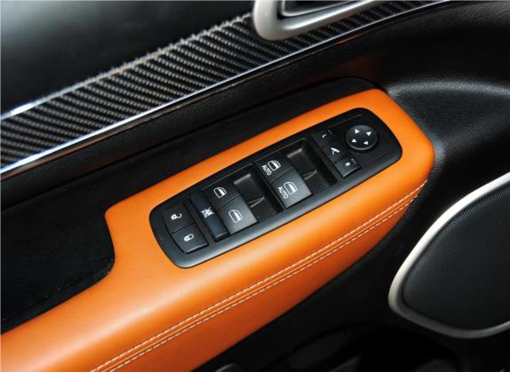 大切诺基 SRT 2014款 6.4L SRT8 车厢座椅   门窗控制