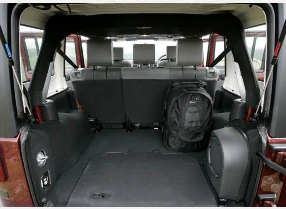 牧马人 2008款 3.8L Sahara 四门版 车厢座椅   后备厢