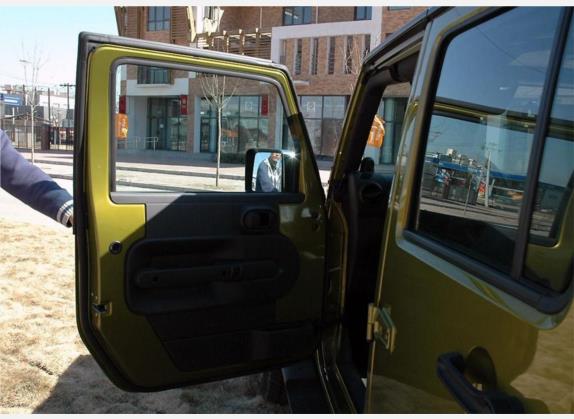 牧马人 2008款 3.8L Sahara 四门版 车厢座椅   门窗控制