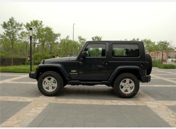 牧马人 2008款 3.8L Sahara 两门版 外观   正侧