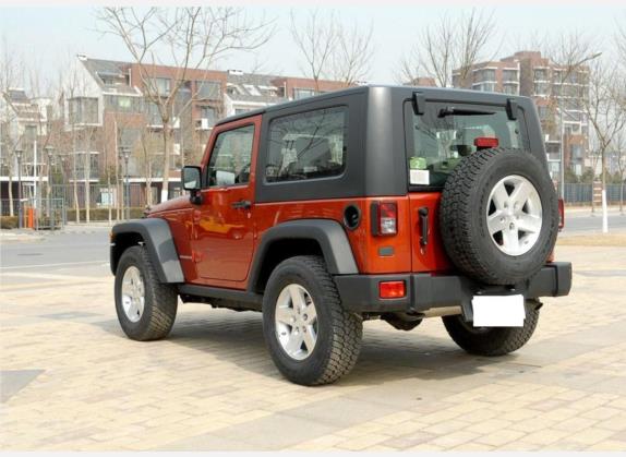 牧马人 2009款 3.8L Rubicon 两门版 外观   斜后