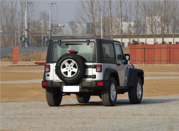 牧马人 2011款 3.8L Rubicon 两门版 外观   斜后