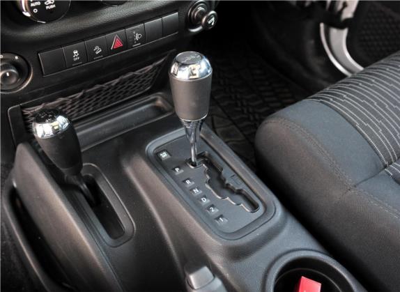 牧马人 2011款 3.8L Rubicon 两门版 中控类   挡把