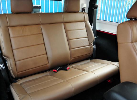 牧马人 2012款 3.6L Rubicon 两门版 车厢座椅   后排空间