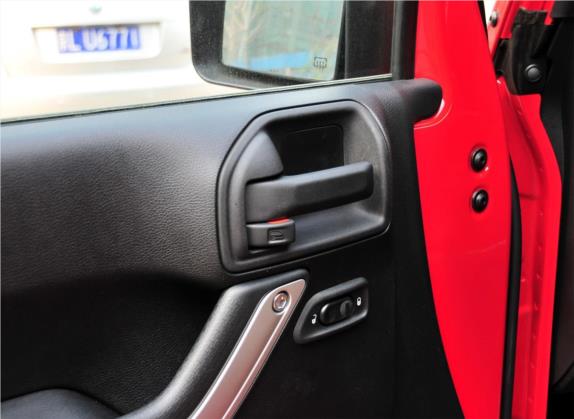 牧马人 2012款 3.6L Rubicon 两门版 车厢座椅   门窗控制