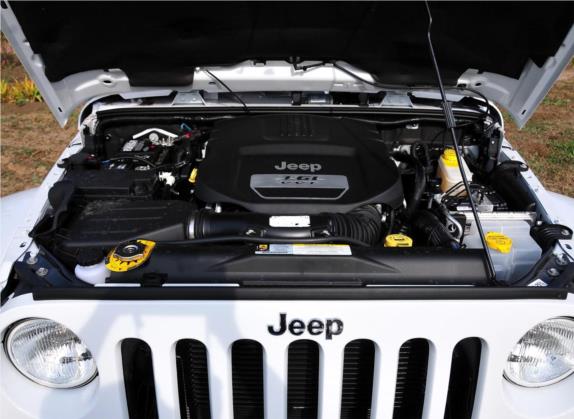 牧马人 2012款 3.6L Rubicon 四门版 其他细节类   发动机舱