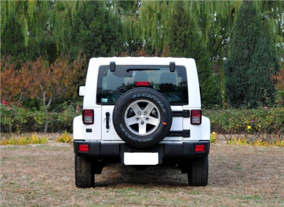 牧马人 2012款 3.6L Rubicon 四门版 外观   正后