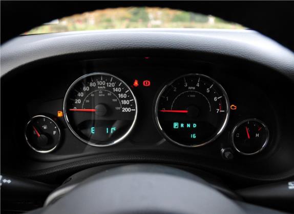 牧马人 2012款 3.6L Rubicon 四门版 中控类   仪表盘