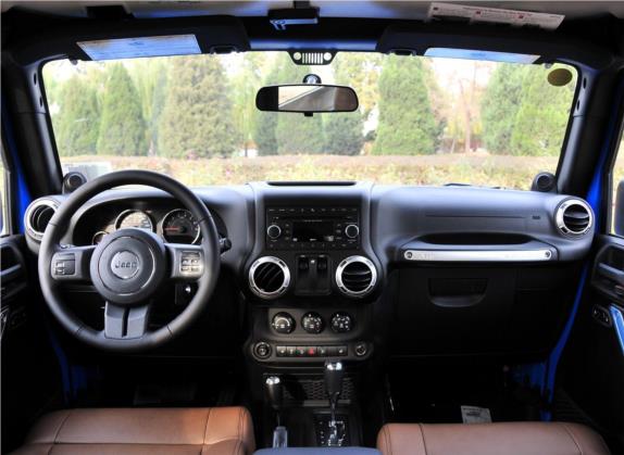 牧马人 2012款 3.6L Sahara 两门版 中控类   中控全图