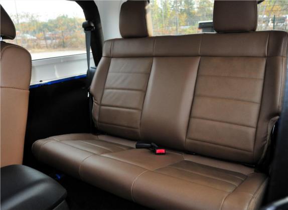牧马人 2012款 3.6L Sahara 两门版 车厢座椅   后排空间