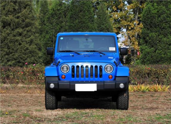 牧马人 2012款 3.6L Sahara 两门版 外观   正前