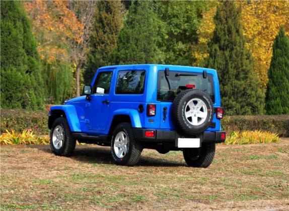 牧马人 2012款 3.6L Sahara 两门版 外观   斜后
