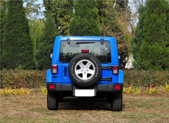 牧马人 2012款 3.6L Sahara 两门版 外观   正后