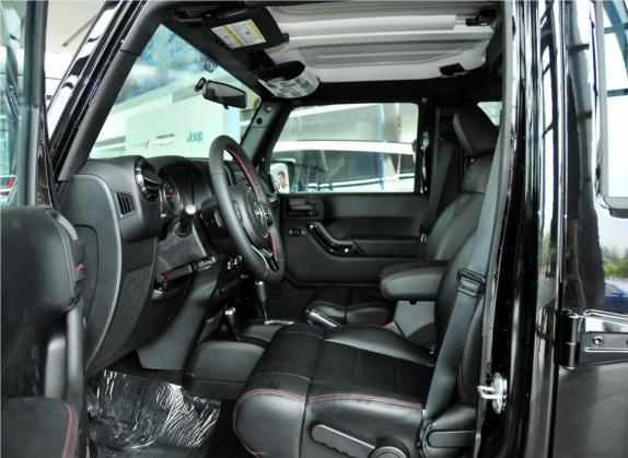 牧马人 2012款 3.6L 四门梦十珍藏版 车厢座椅   前排空间