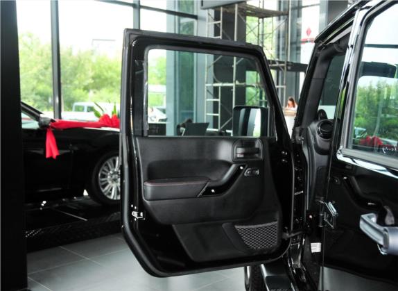 牧马人 2012款 3.6L 四门梦十珍藏版 车厢座椅   前门板