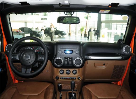 牧马人 2013款 3.6L Rubicon 两门版 中控类   中控全图