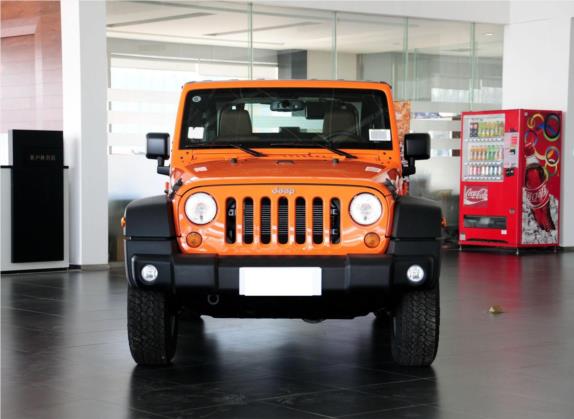 牧马人 2013款 3.6L Rubicon 两门版 外观   正前