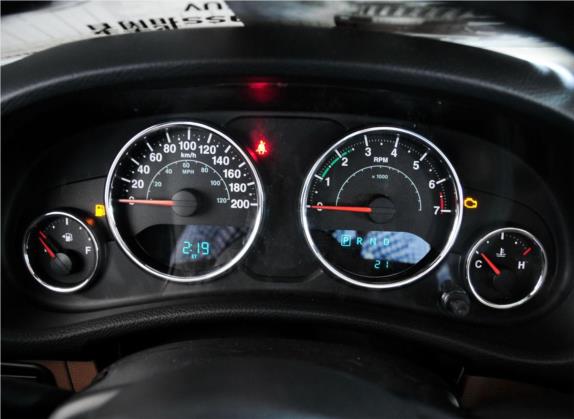 牧马人 2013款 3.6L Rubicon 两门版 中控类   仪表盘