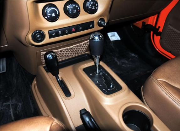 牧马人 2013款 3.6L Rubicon 两门版 中控类   挡把