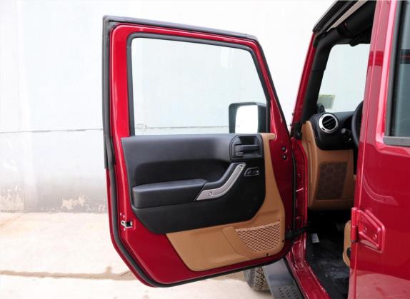 牧马人 2013款 3.6L Sahara 四门版 车厢座椅   前门板