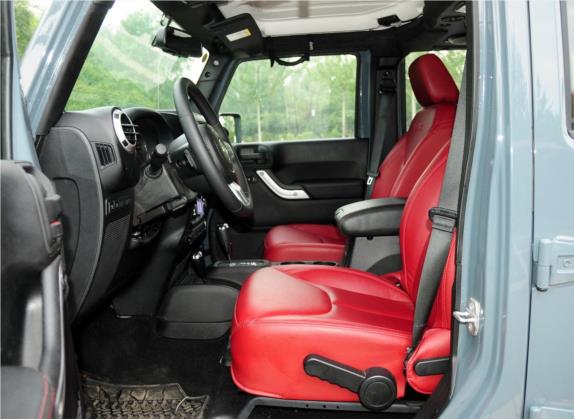 牧马人 2013款 3.6L 四门十周年纪念版 车厢座椅   前排空间