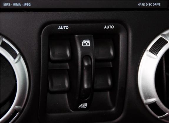 牧马人 2013款 3.6L 四门十周年纪念版 车厢座椅   门窗控制