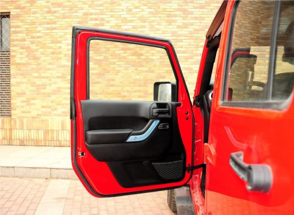 牧马人 2014款 3.0L Sahara 四门版 车厢座椅   前门板
