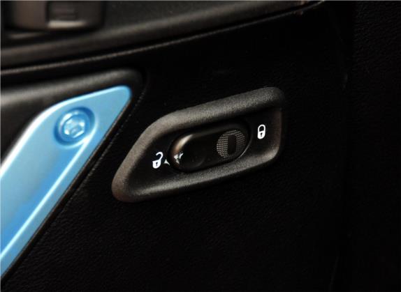 牧马人 2014款 3.0L Sahara 四门版 车厢座椅   门窗控制