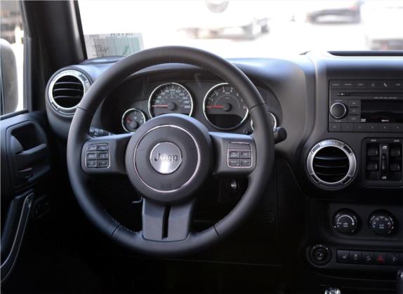 牧马人 2015款 3.0L Sahara 四门版 中控类   驾驶位